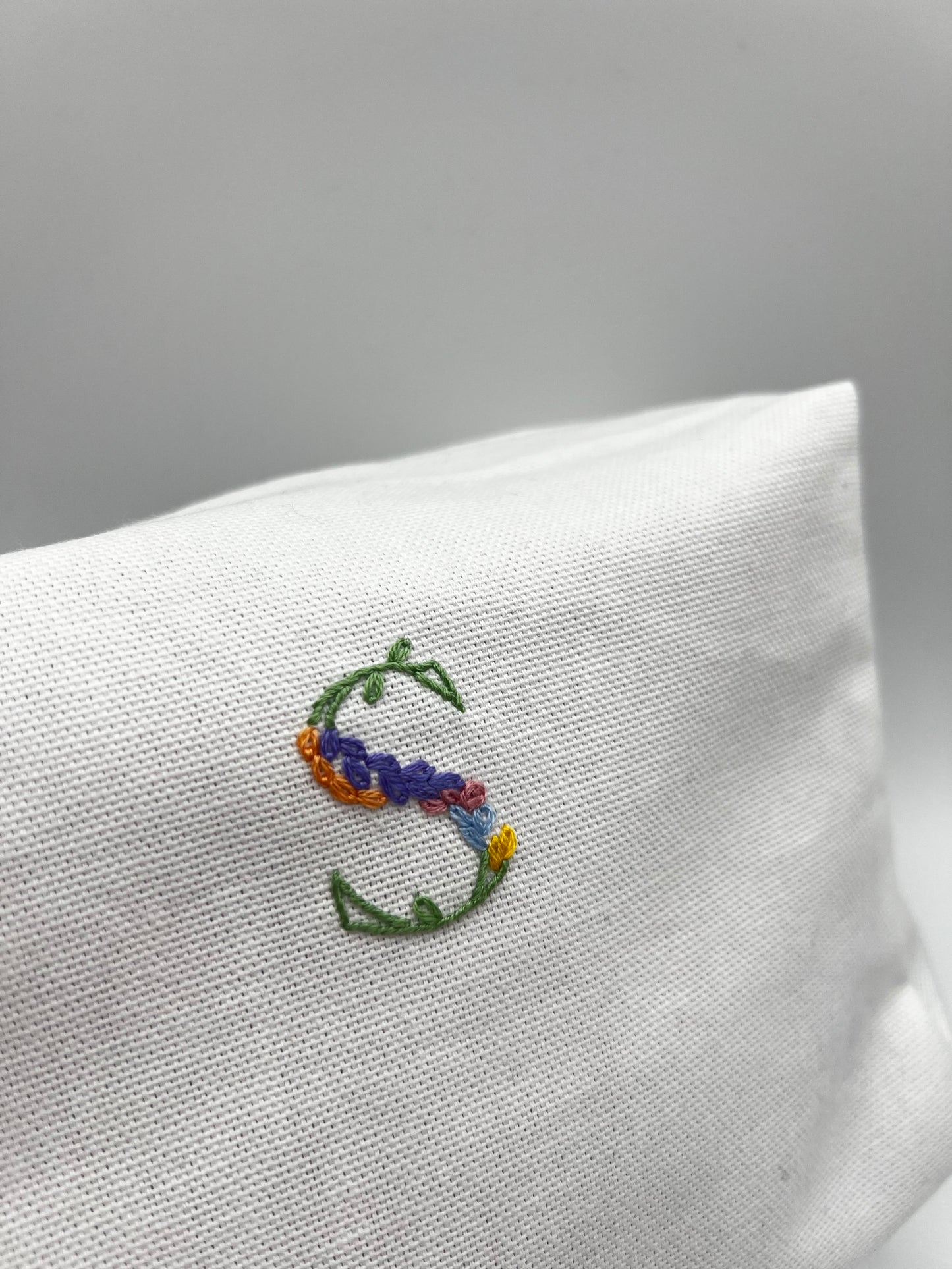 Trousse à initiale brodée S